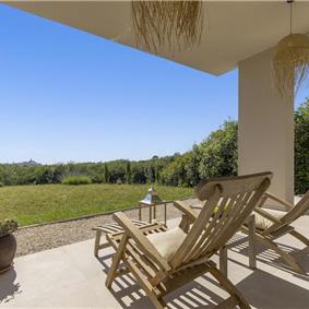 Luxury 4-Bedroom Villa with generous sized Infinity Pool near Buje, Istria. Sleeps 8